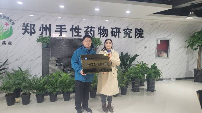 http://clgc.haue.edu.cn/__local/1/2F/7E/3941AAD156AC72B894510B11C5B_88CA3A7D_31412.jpg
